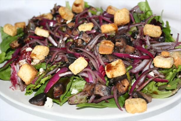 Portabella and Blue Cheese Salad. Photo by ~Nimz~