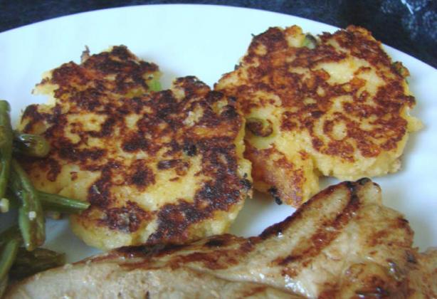 Easy Cheddar Potato Cakes (Made With Instant Potatoes). Photo by Boomette