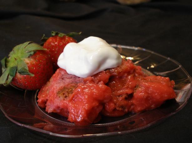 Strawberry Disaster Cake. Photo by Cuistot