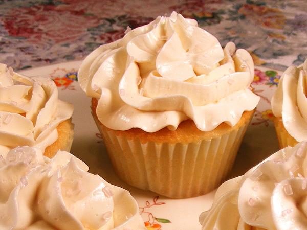 Golden Glow Cupcakes. Photo by Lavender Lynn