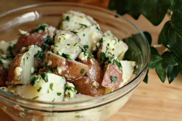 New Potatoes With Garlic, Mint and Butter. Photo by CulinaryExplorer