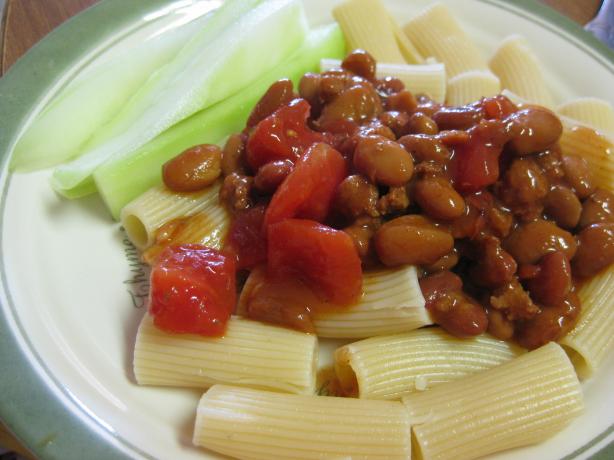 3 Cans and a Box: Chili & Pasta. Photo by Charlotte J