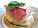 Grilled Pear and Prosciutto Starter. Photo by LizzieBug