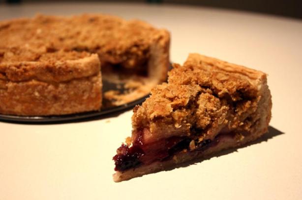 Cinnamon Crumble Apple Pie. Photo by lilsweetie