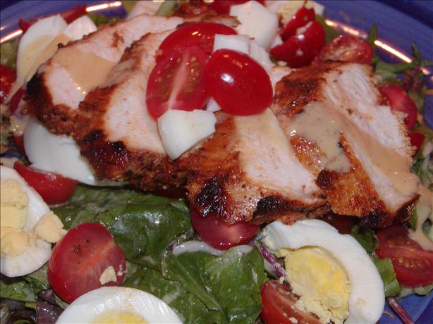 Applebee's Low-Fat Blackened Chicken Salad. Photo by Tia Mouse