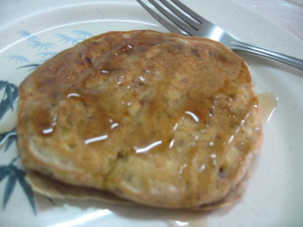 Vegan Banana-Pecan Pancakes. Photo by Enjolinfam
