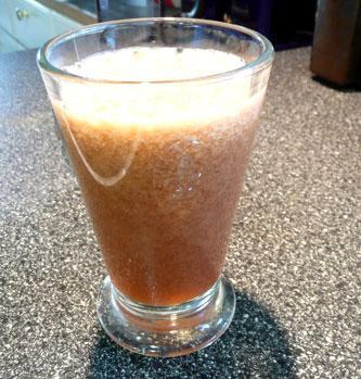 Apple and Kiwi Juice. Photo by Mikekey