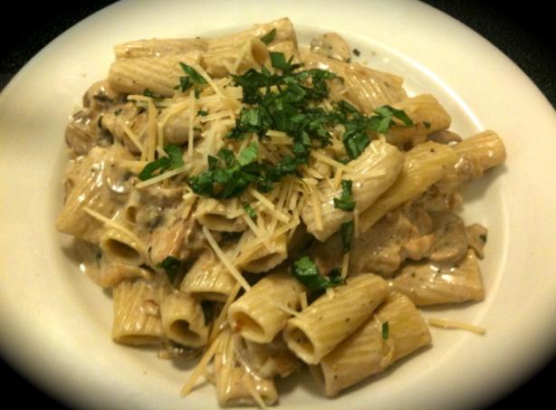 Carmela's Chicken Rigatoni (Copycat Romano's Macaroni Grill). Photo by kimitom