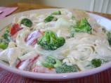 Alfredo Fettuccine With Chicken and Broccoli