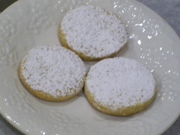 Pastissets (Powdered Sugar Cookies from Spain). Photo by monkey eat socks