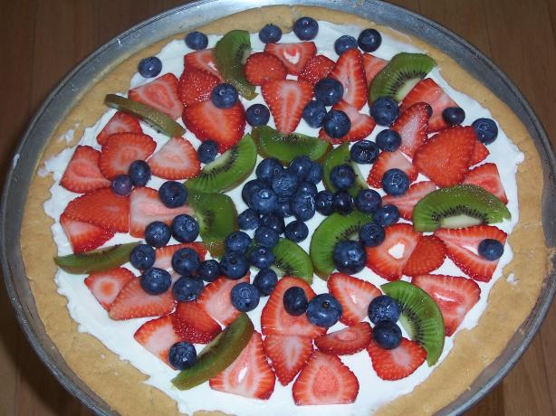 Fresh Fruit Pizza. Photo by alligirl
