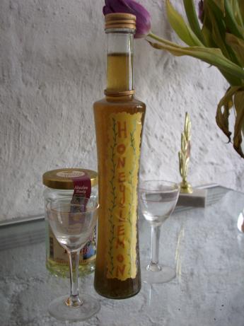 Quick Honey Liqueur (Grietai Pagamintas Krupnikas). Photo by Lalaloula