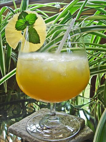 Royal Hawaiian Mai Tai. Photo by Bev