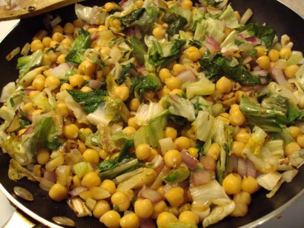 Garbanzo Beans With Escarole and Fennel. Photo by dicentra