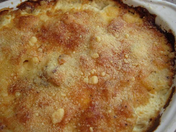 Cheesy Garlic Scalloped Potatoes. Photo by gailanng