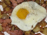 Pytt I Panna - Swedish Fried Hash With Pickled Beetroot