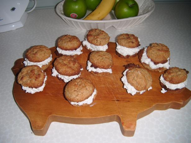 Little Debbie Oatmeal Cream Pie. Photo by Manfa
