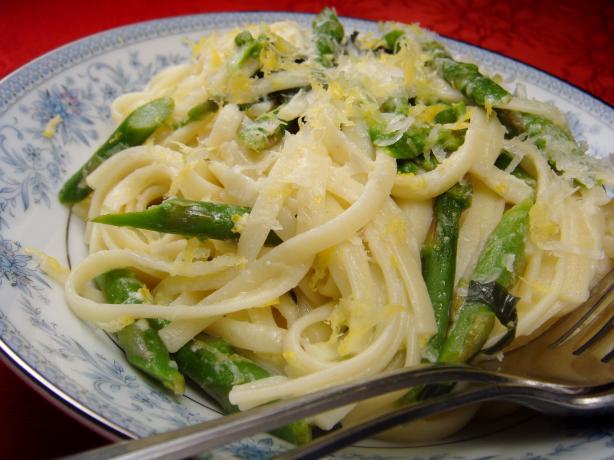 The Best Asparagus Lemon Pasta. Photo by Lori Mama