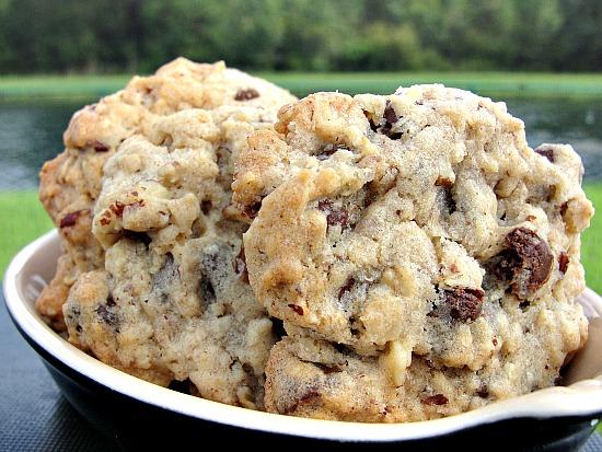 Yummy Oatmeal Chocolate Chip Cookies. Photo by diner524