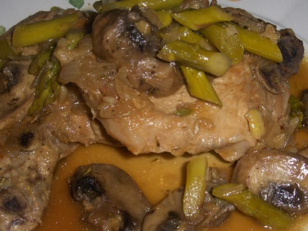 Pork Chops With Asparagus and Mushrooms. Photo by daisygrl64