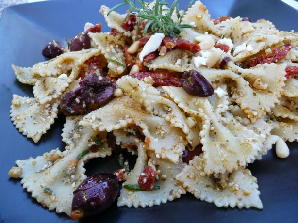 Bow Tie Pasta With Sun-Dried Tomatoes and Kalamata Olives. Photo by cookiedog