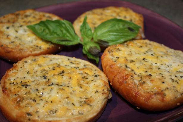 Go-Go Garlic Bread. Photo by IngridH