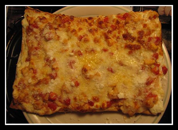 Garlic Chicken Pizza. Photo by stonecoldcrazy
