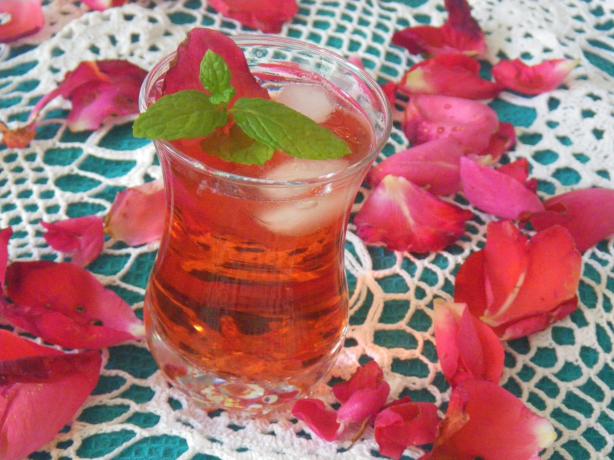 Iced English Rose Tea. Photo by awalde