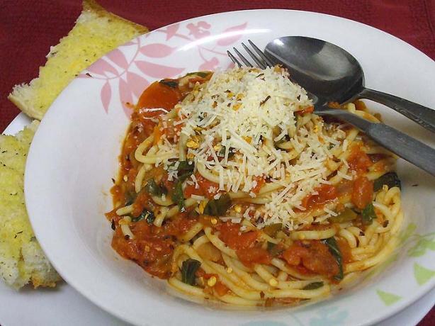 Spaghetti With Fresh Tomato and Basil Sauce. Photo by VickyJ