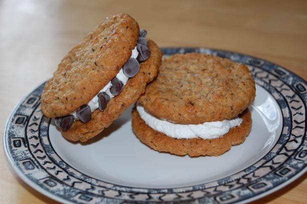 Frozen Apple-Oatmeal Sandwiches. Photo by Mommy Diva