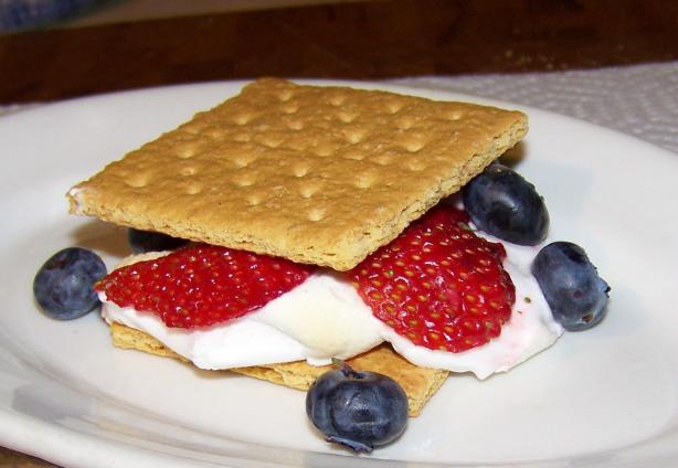 Patriot S'mores. Photo by Mimi in Maine