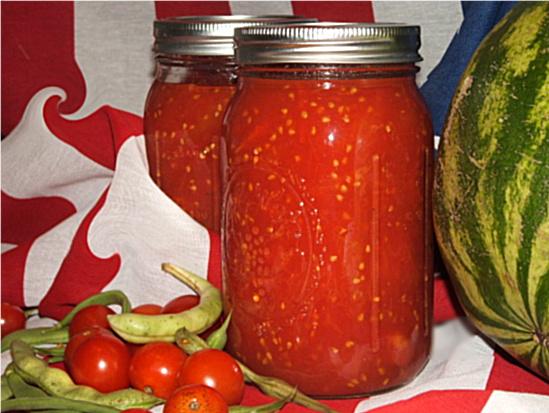 Crushed Tomatoes (Canning). Photo by Antifreesz