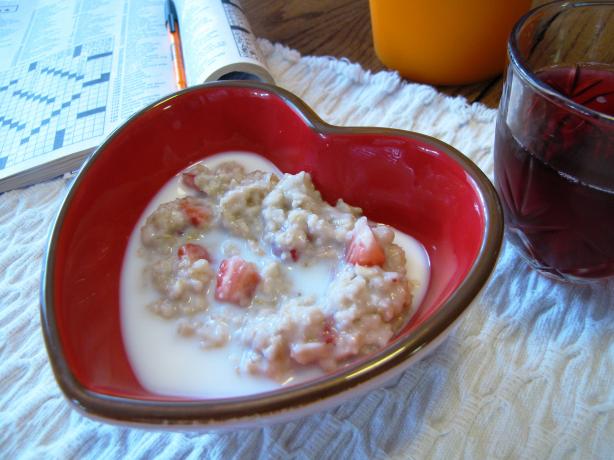 Strawberries & Cream Oatmeal (Porridge). Photo by loof