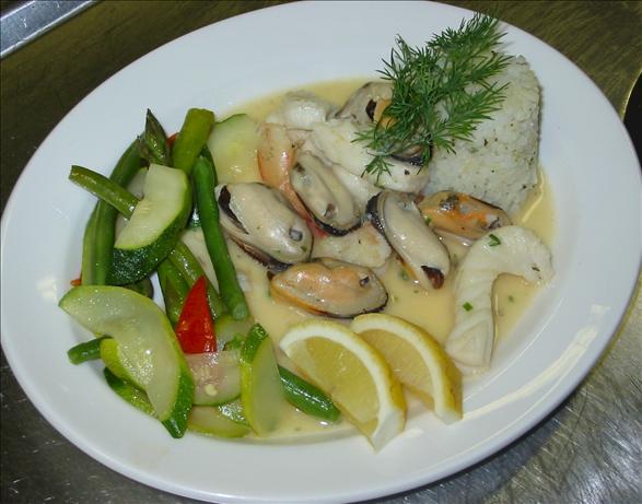 Creamy Garlicy Seafood Marinara. Photo by An_Net