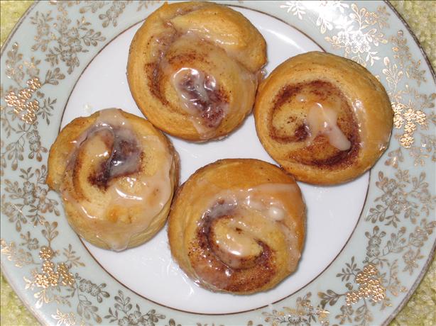 Tiny Cinnamon Rolls. Photo by MasakoHI