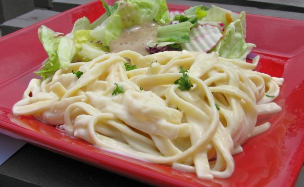Fettuccine Alfredo. Photo by lazyme