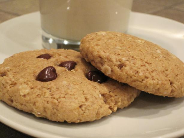 Vegan Peanut Butter Chocolate Chip Oatmeal Cookies. Photo by magpie diner