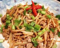 Xiao Sun Zi Chao Rou Mo (Slender Bamboo Shoots With Ground Pork)