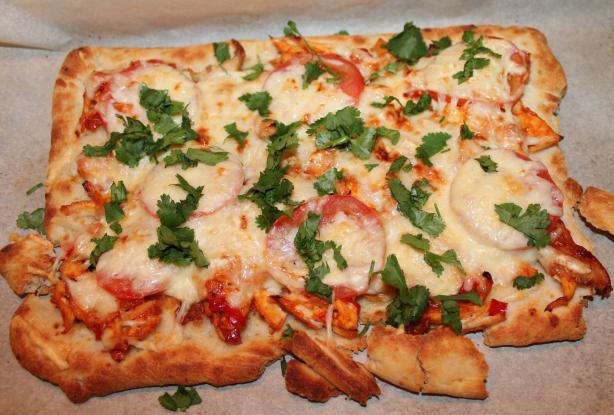 Easy and Tasty Barbecue Chicken Pizza. Photo by Boomette
