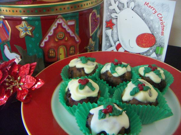 Mini Christmas Pudding Treats. Photo by dizzydi