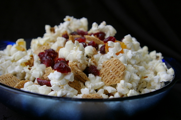 Popcorn Snack Mix (No Nuts). Photo by Redsie