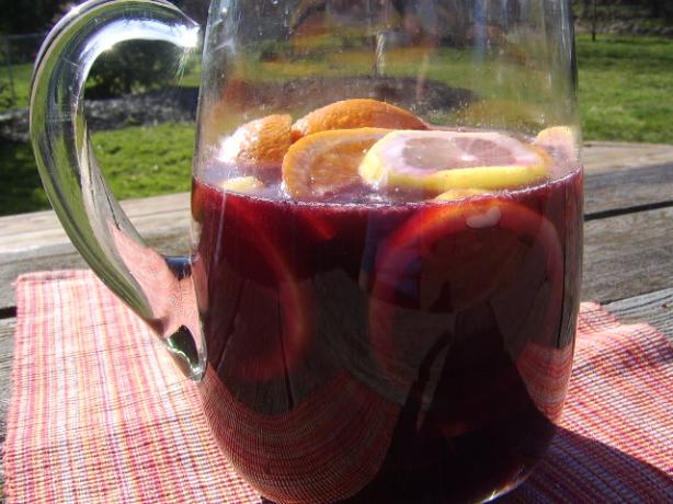 Easy Sangria. Photo by LifeIsGood