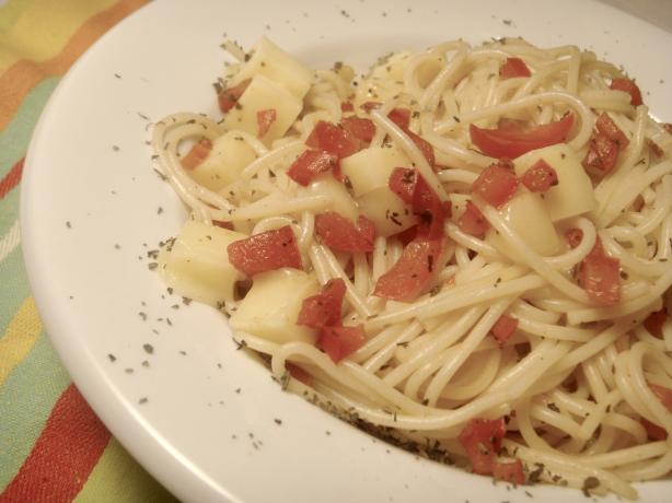 Easy Pepper Basil Spaghetti. Photo by Lori Mama