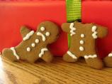 Gingerbread Snowflakes With Icing That Hardens