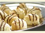 Kokosmakronen (German Coconut Macaroons). Photo by Thorsten