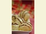 Kokosmakronen (German Coconut Macaroons). Photo by Thorsten