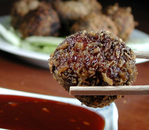 Panko Crusted Meatballs Wrapped in Lettuce Cups. Photo by Chef floWer