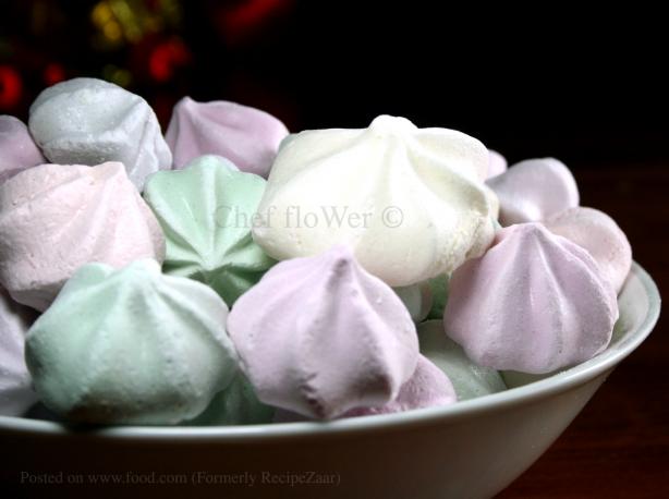 Basic Meringues With Variations or a Large Pavlova. Photo by Chef floWer