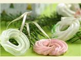Basic Meringues With Variations or a Large Pavlova. Photo by Thorsten