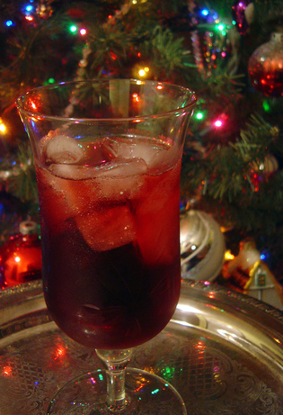Copycat Applebees Red Apple Sangria. Photo by Sue Lau